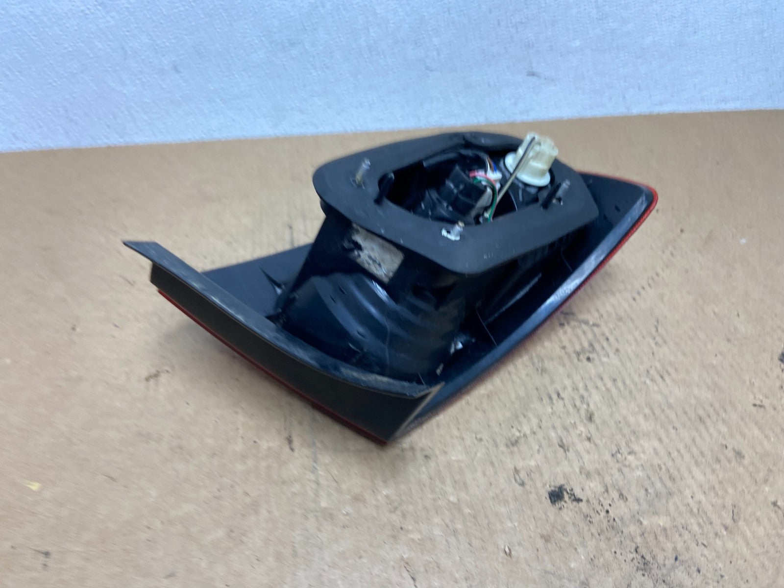 2001 to 2003 Hyundai Elantra Hatchback Right Passenger Side Tail Light AC3253 DW5