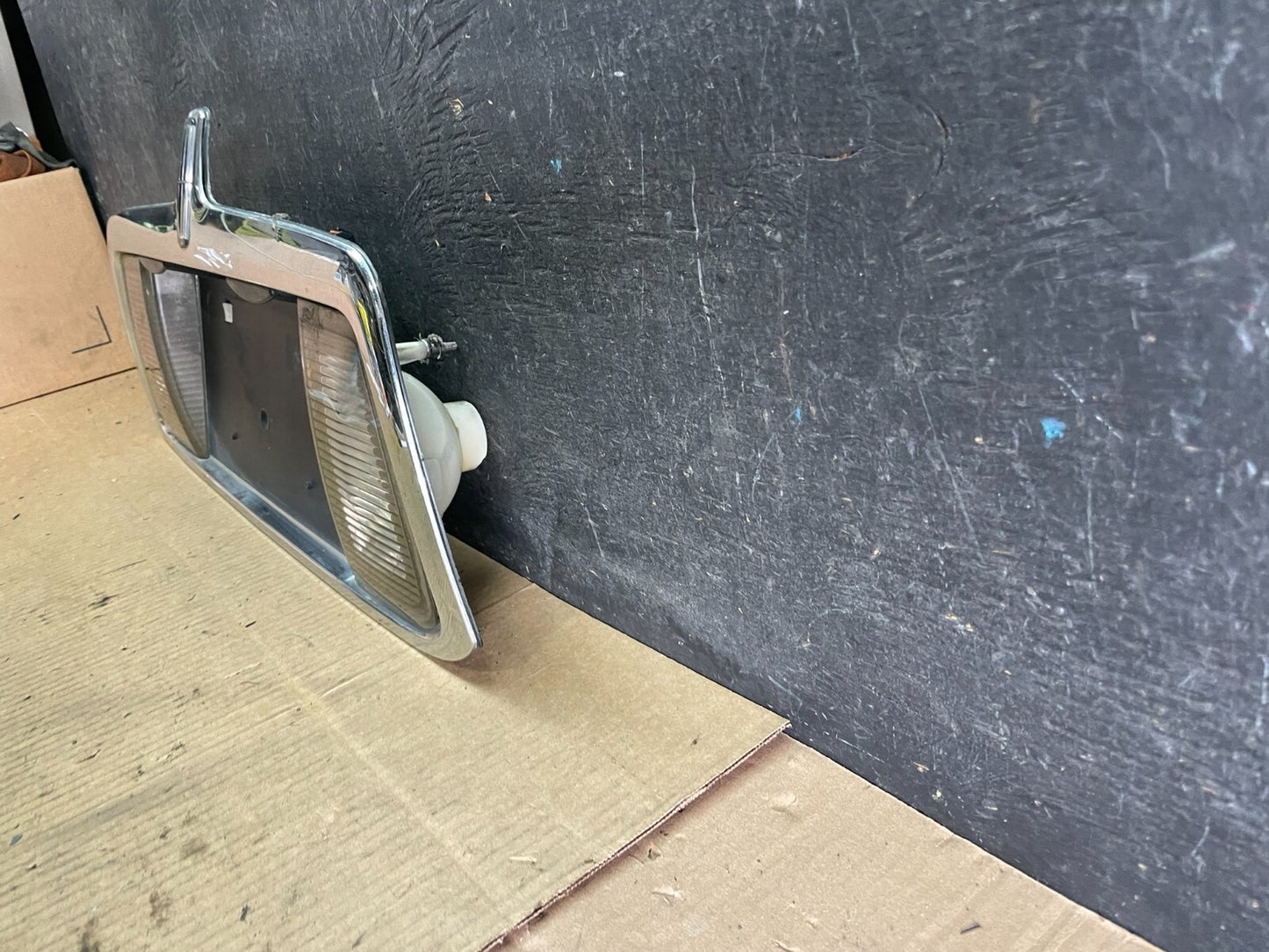 2000- 2002 Lincoln LS Rear Finish Panel Trunk Panel Chrome OEM J4117 DG1