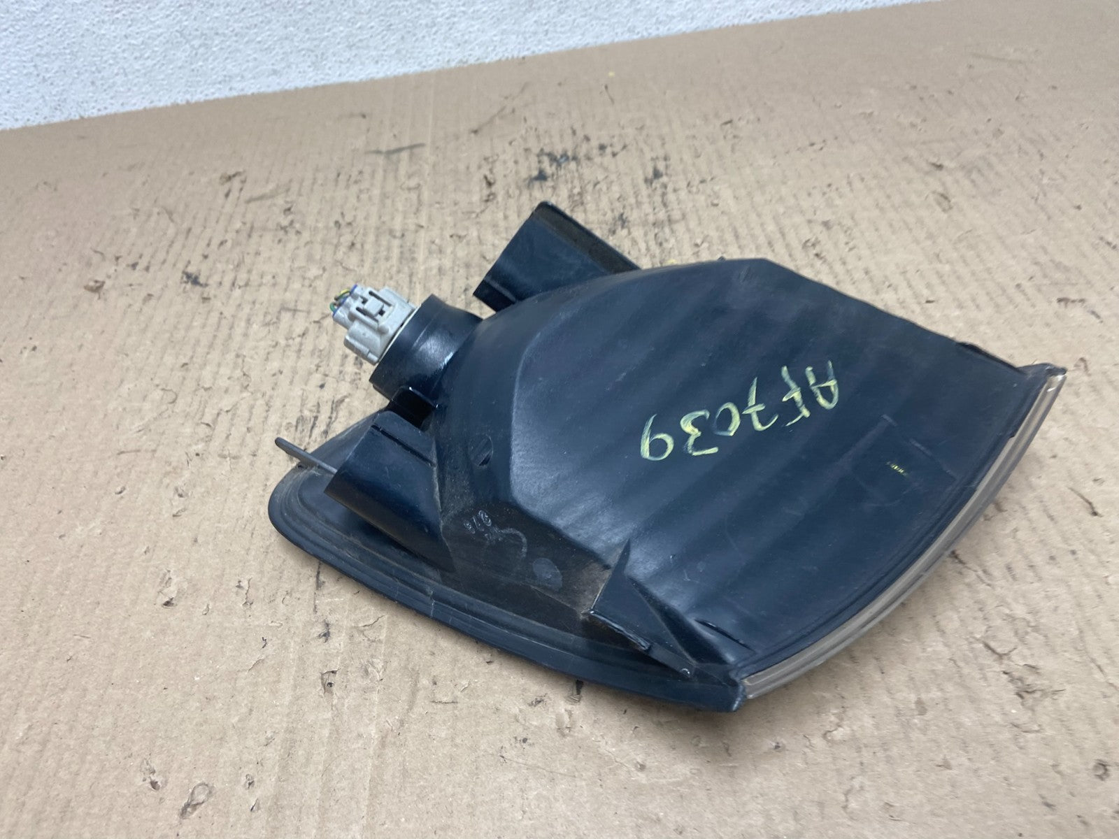 2001 to 2003 Toyota Sienna Turn Signal Right Passenger RH Lamp AF7039 DW6