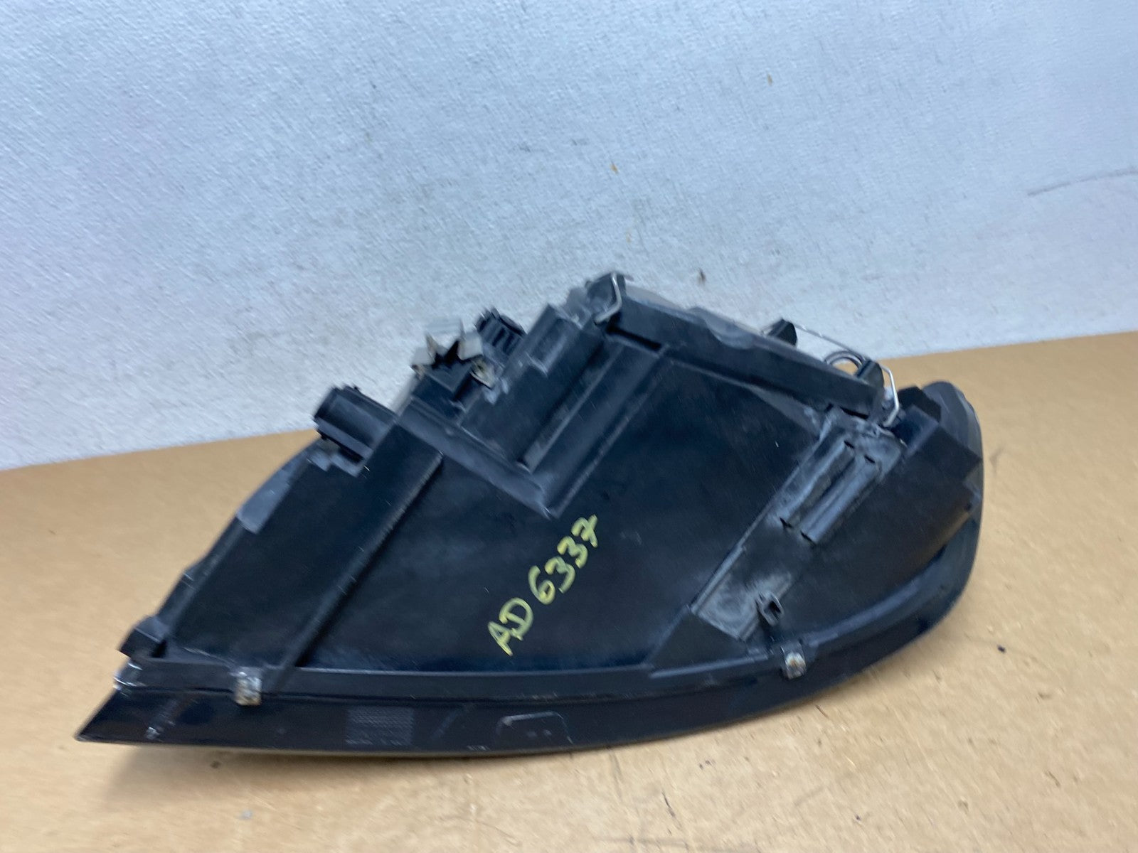2004 to 2007 Volvo S40 Right Passenger Side Headlight AD6337 DW7