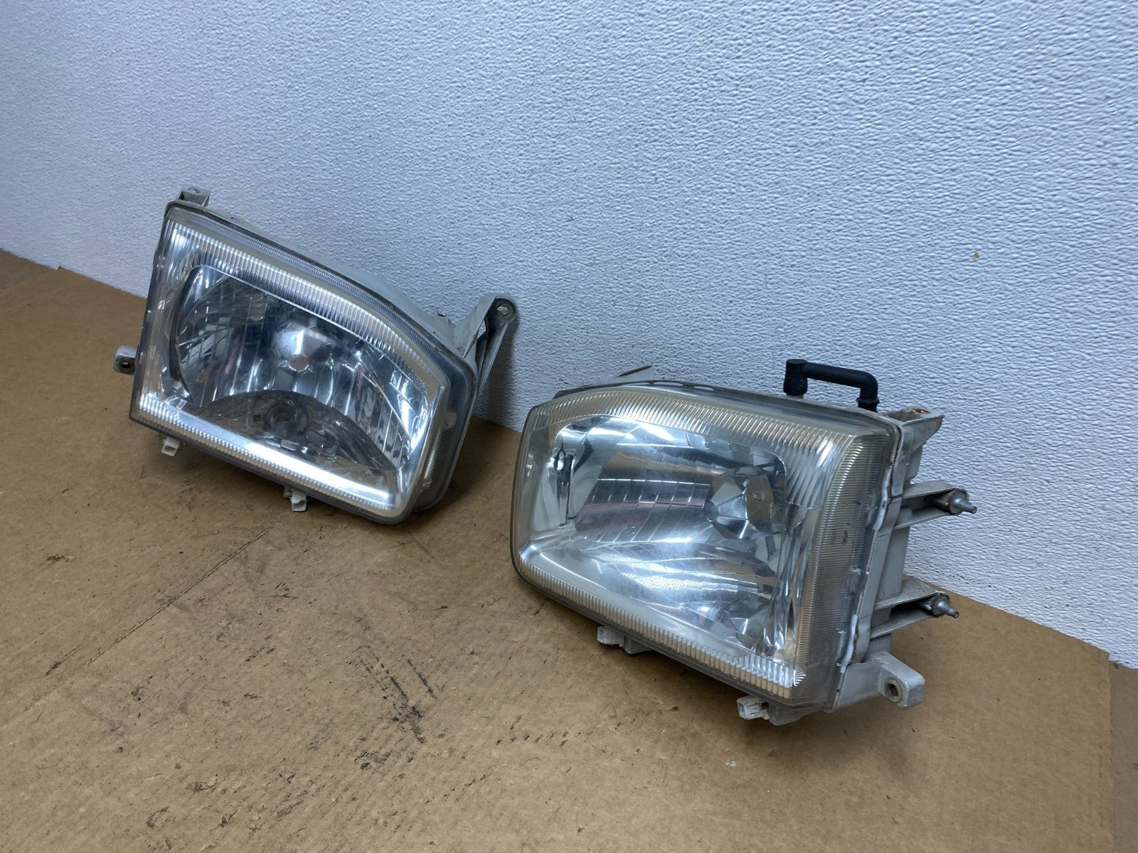 1999-2004 Nissan Pathfinder Left+Right Side Set Halogen Headlights AC3323 DW1
