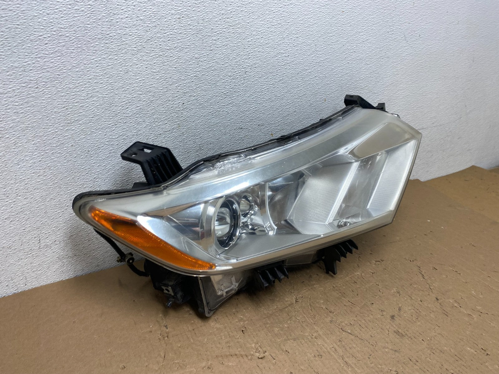 2012 to 2017 Nissan Quest Right Passenger RH Headlight Halogen AD8131 DW2