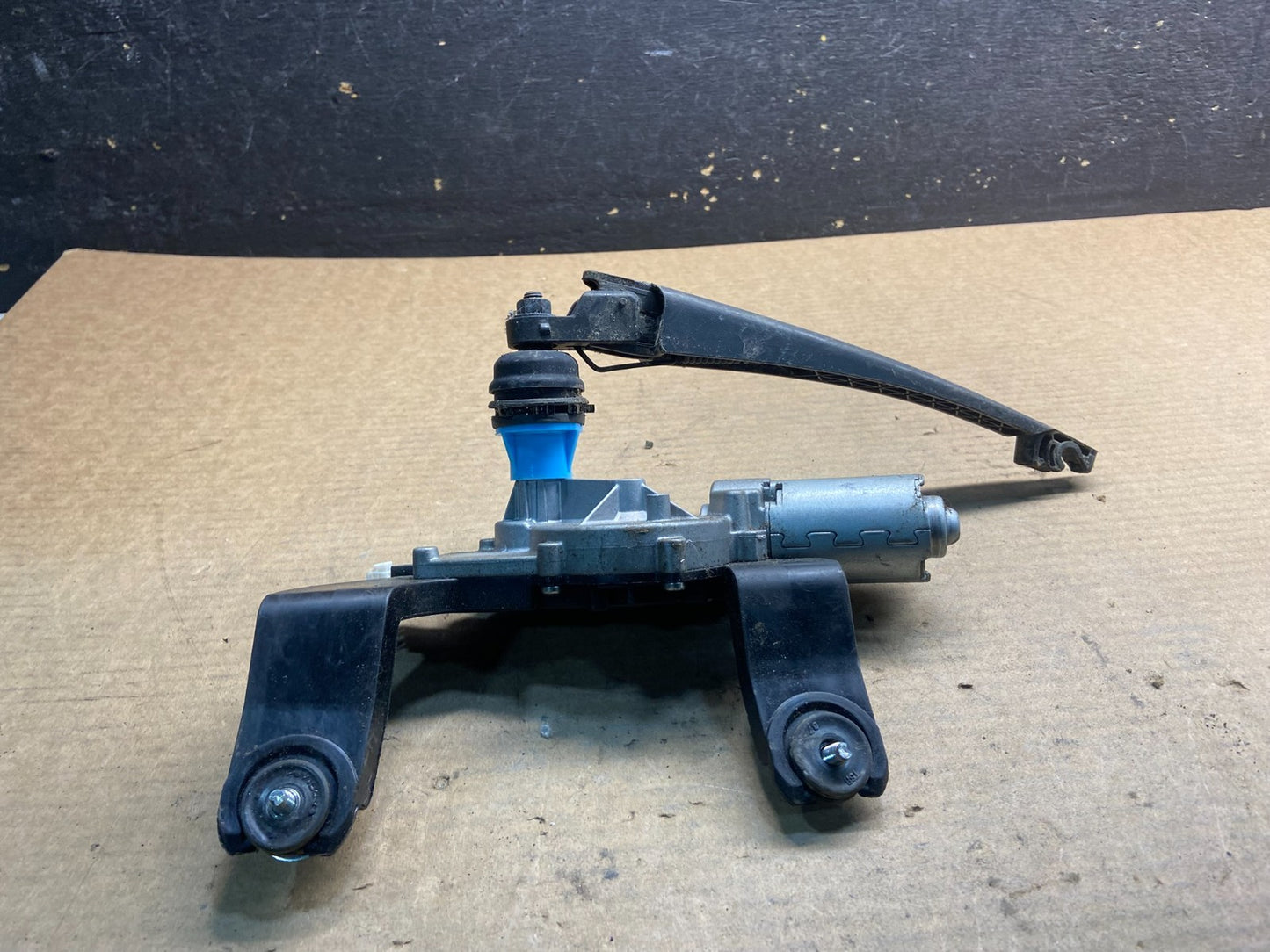 2010 - 2015 Hyundai Tucson Rear Glass Windshield Wiper Motor AA0660 DG1