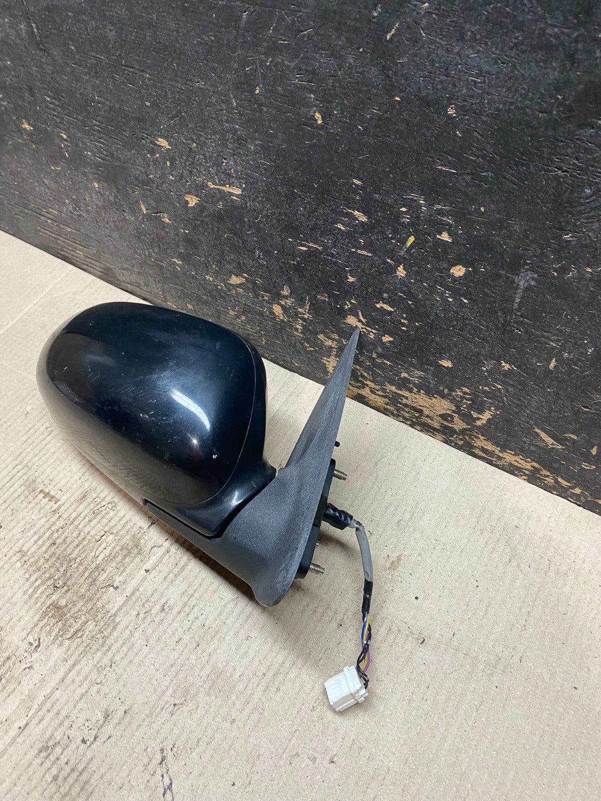 2000-2004 Infiniti i30 i35 Front Right Passenger View Door Mirror OEM X2806 MS1