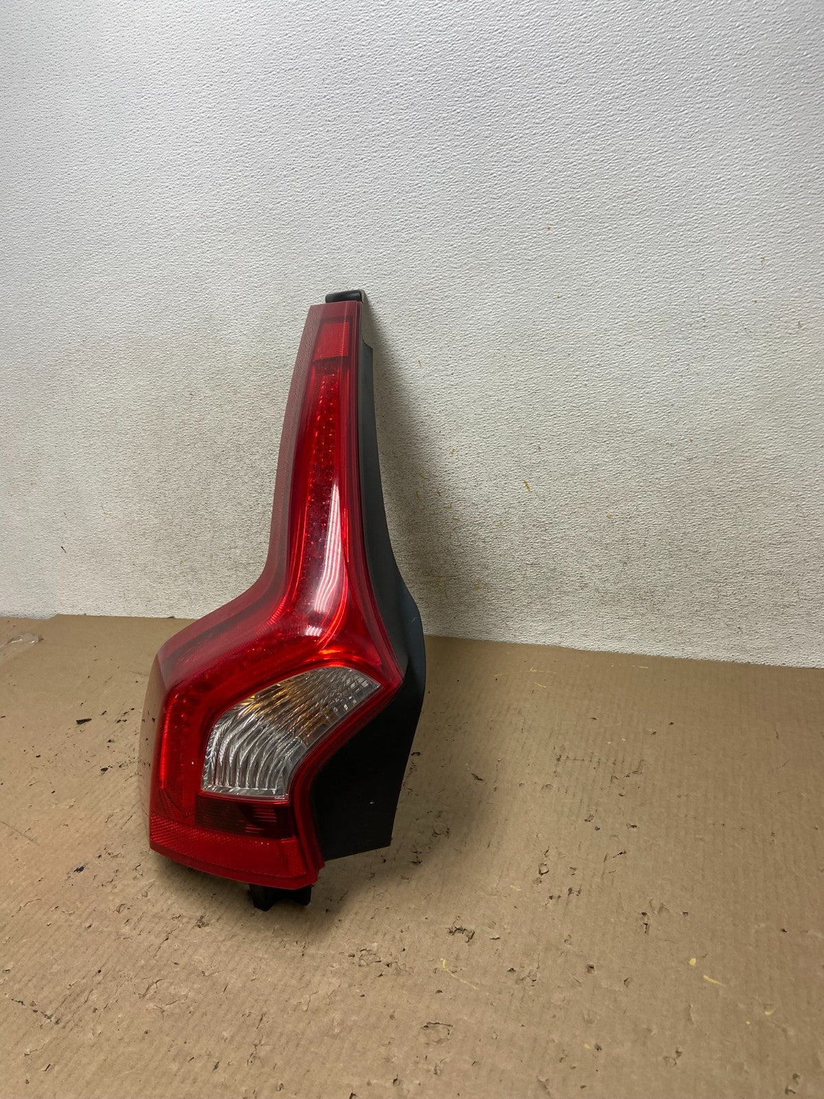 2015 to 2018 Volvo V60 Left Driver LH Tail Light AH6016 DG2
