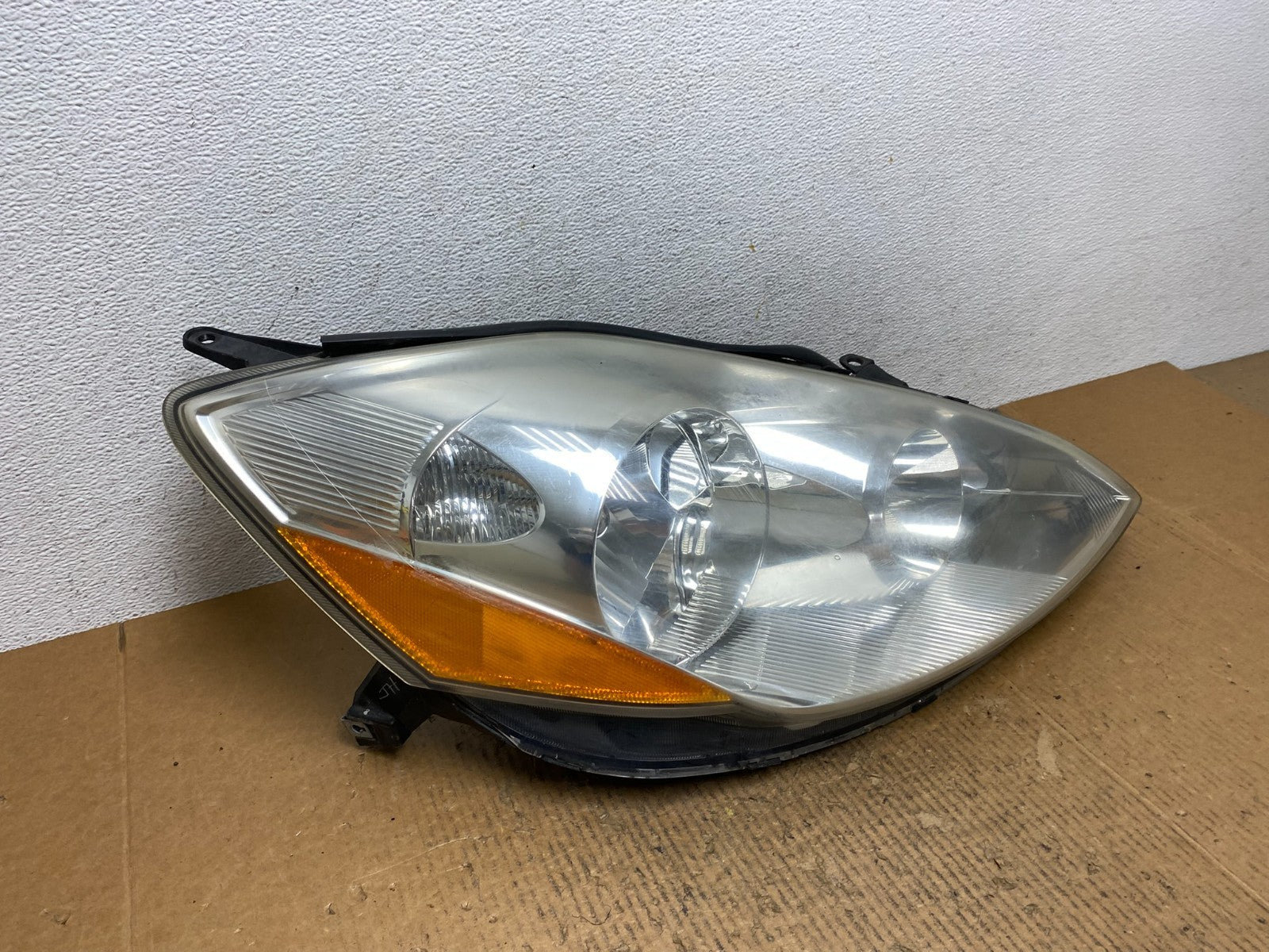2006 to 2010 Toyota Sienna Right Passenger Rh Side Headlight Halogen AE1600 DW2