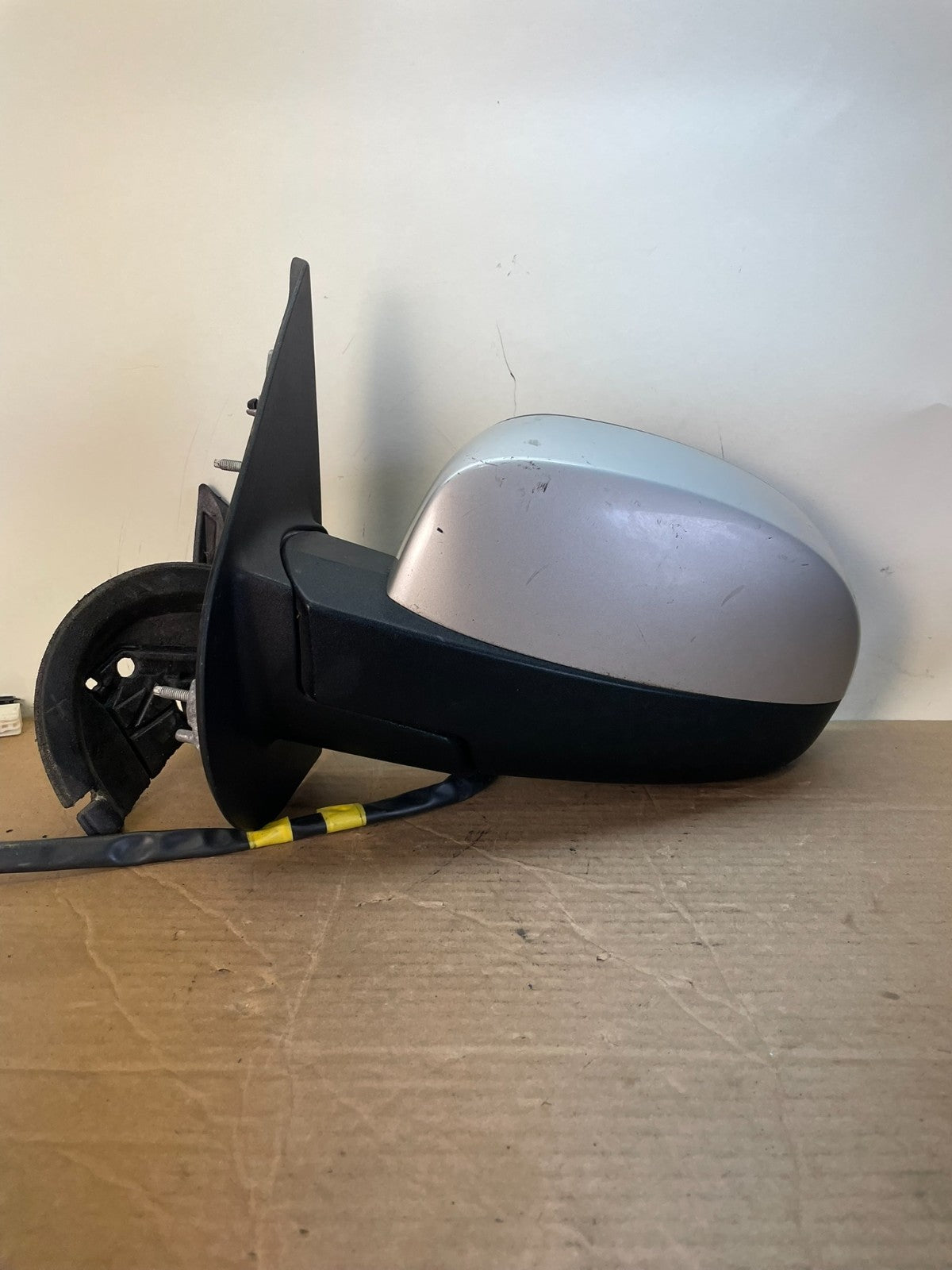 2007 to 2013 Chevrolet Tahoe Silverado Suburban Left Driver Mirror AG9892 DW0