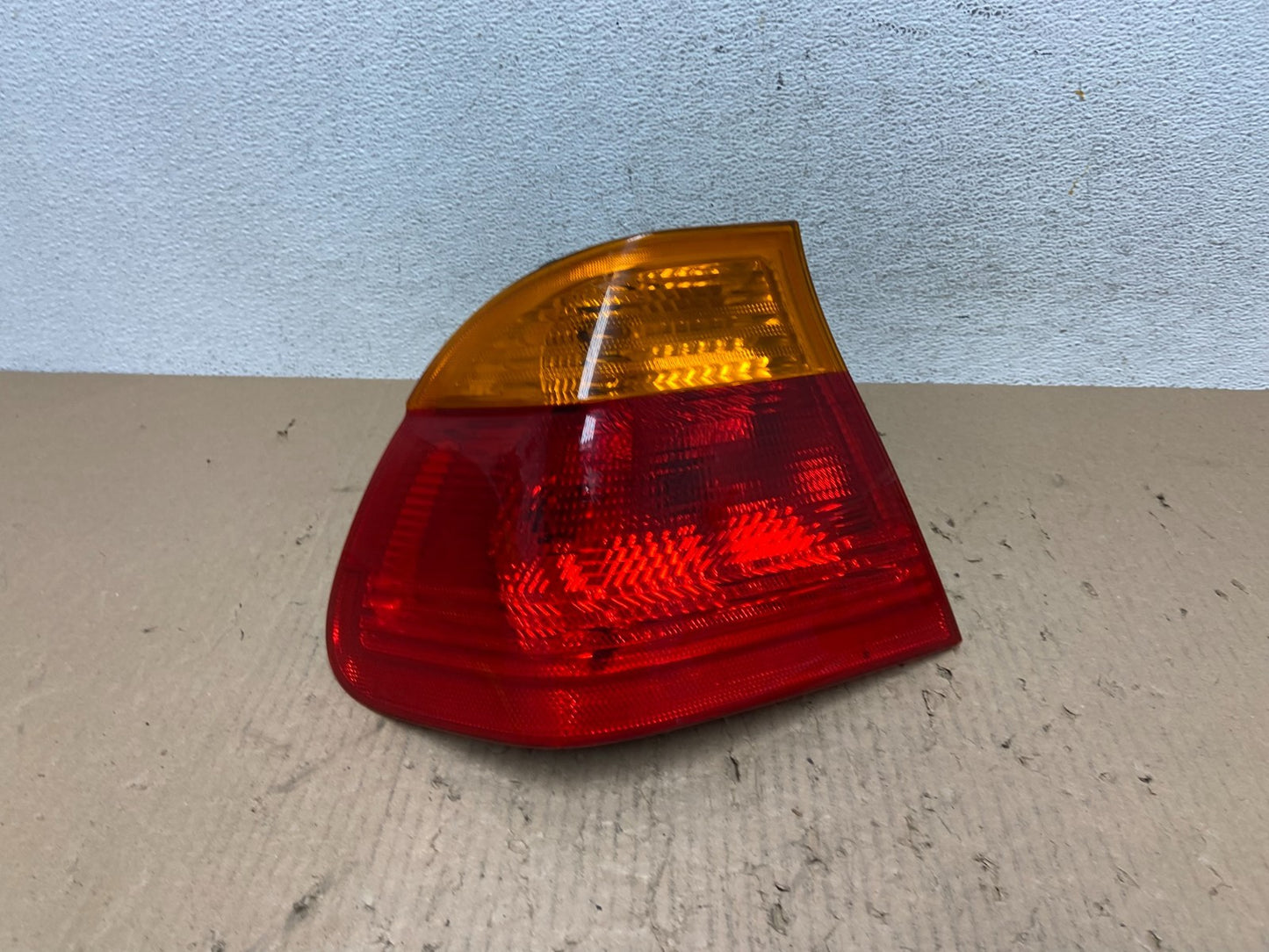 1999-2001 BMW 325i 330i E46 Left Driver LH Tail Light AE8882 DW0