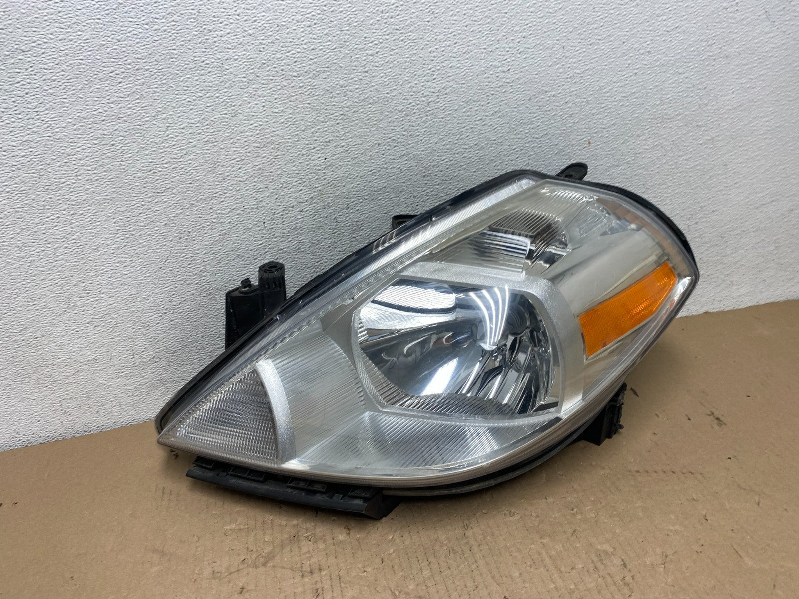 2008 to 2012 Nissan Versa Headlight Halogen Left Driver Lh Side AF3187 DW0