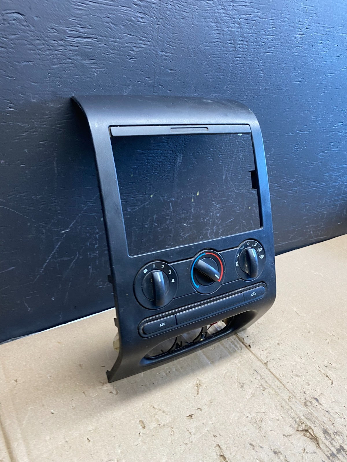 2004 to 2008 Ford F150 Radio Climate Dash Bezel Surround Black AB9110 DG2