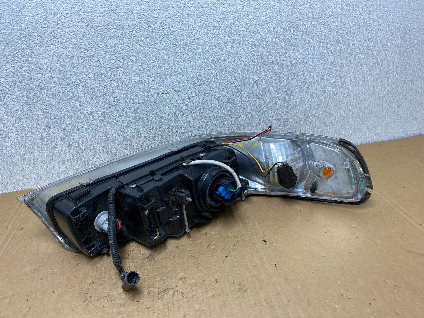 1999-2001 Lincoln & Town Car Left Driver LH Headlight Halogen AD3231 DW6
