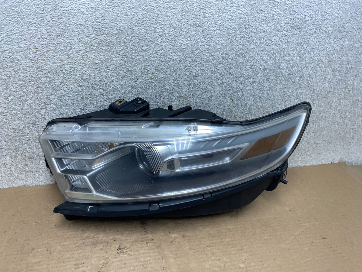2013 to 2019 Ford Taurus Left Driver LH Side Headlight Halogen AI0911 DW0