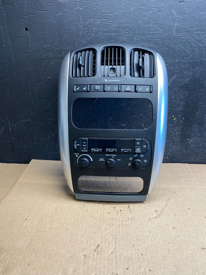 2004-2007 Chrysler Town Country Climate Control Panel Center Dash Trim ai3083 DG0