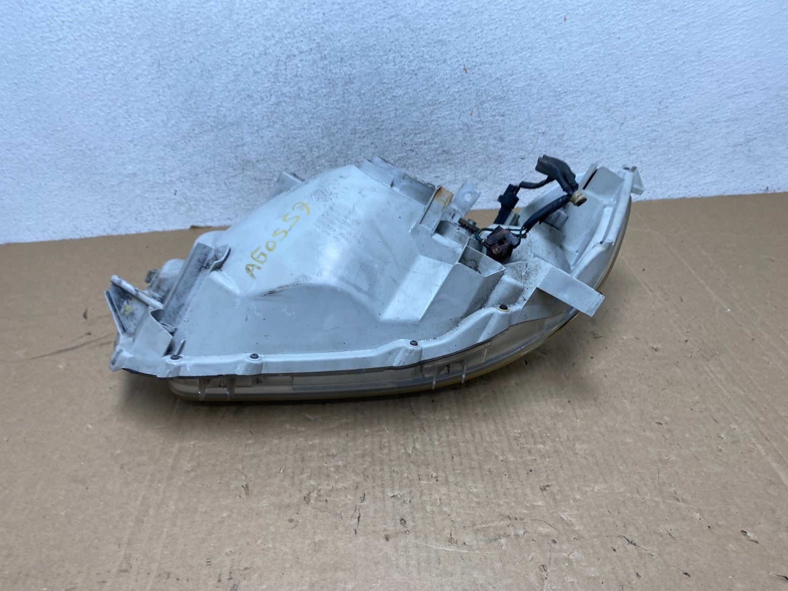 2008-2010 Toyota Highlander Hybrid Right Passenger Blue Headlight AG0557 DW8