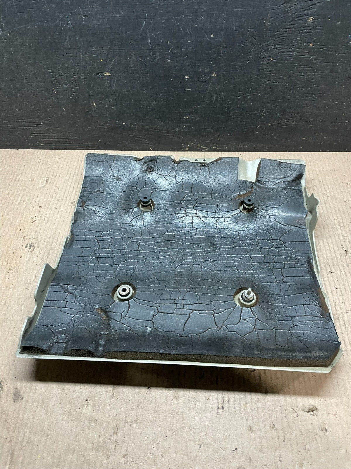 2001 to 2004 Cadillac Deville Seville Northstar Engine Motor Cover J3597 DG5