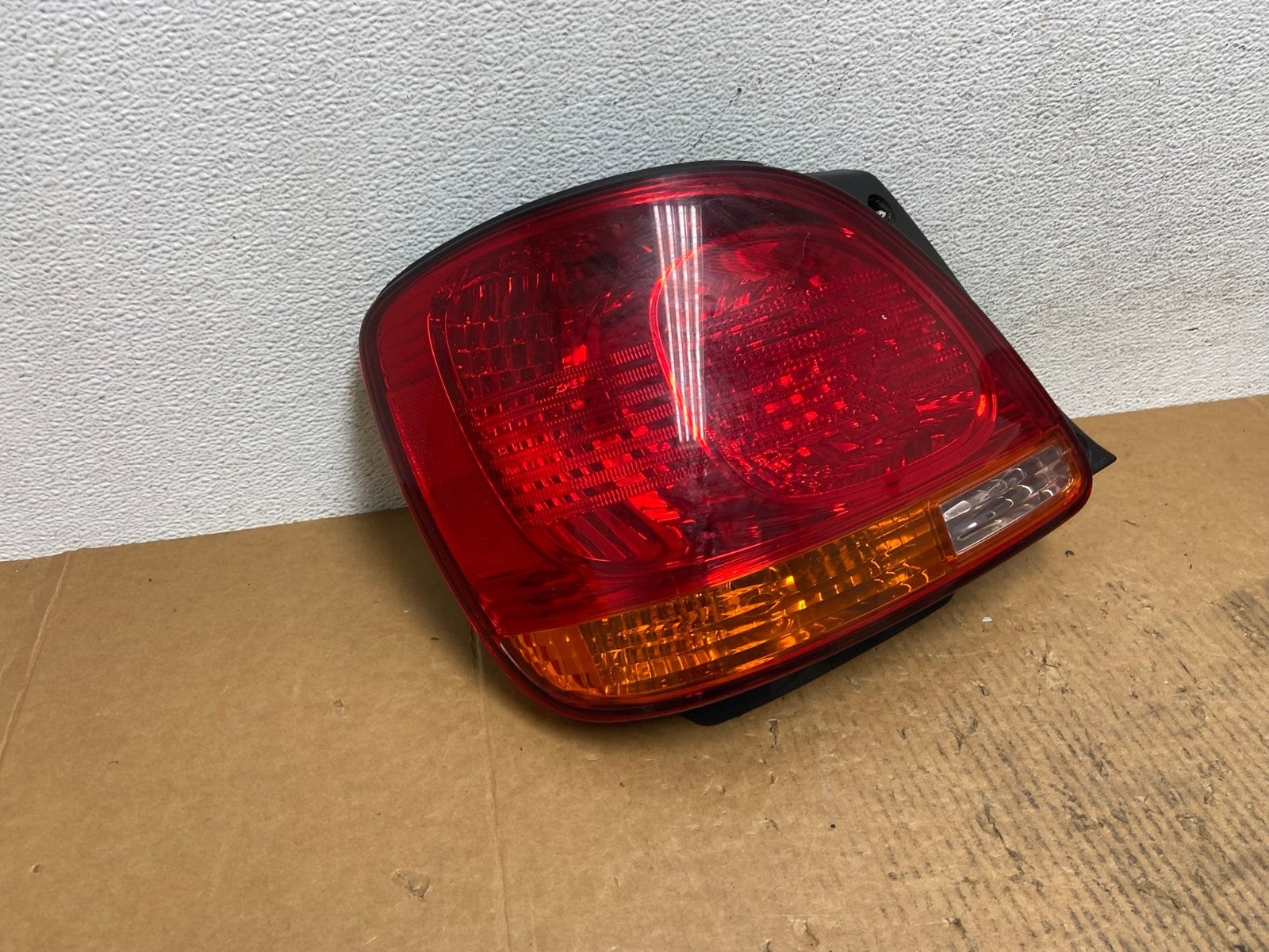 2001 - 2005 Lexus Gs300 Gs400 Gs430 Left Driver LH Side Tail Light AE1560 LK2