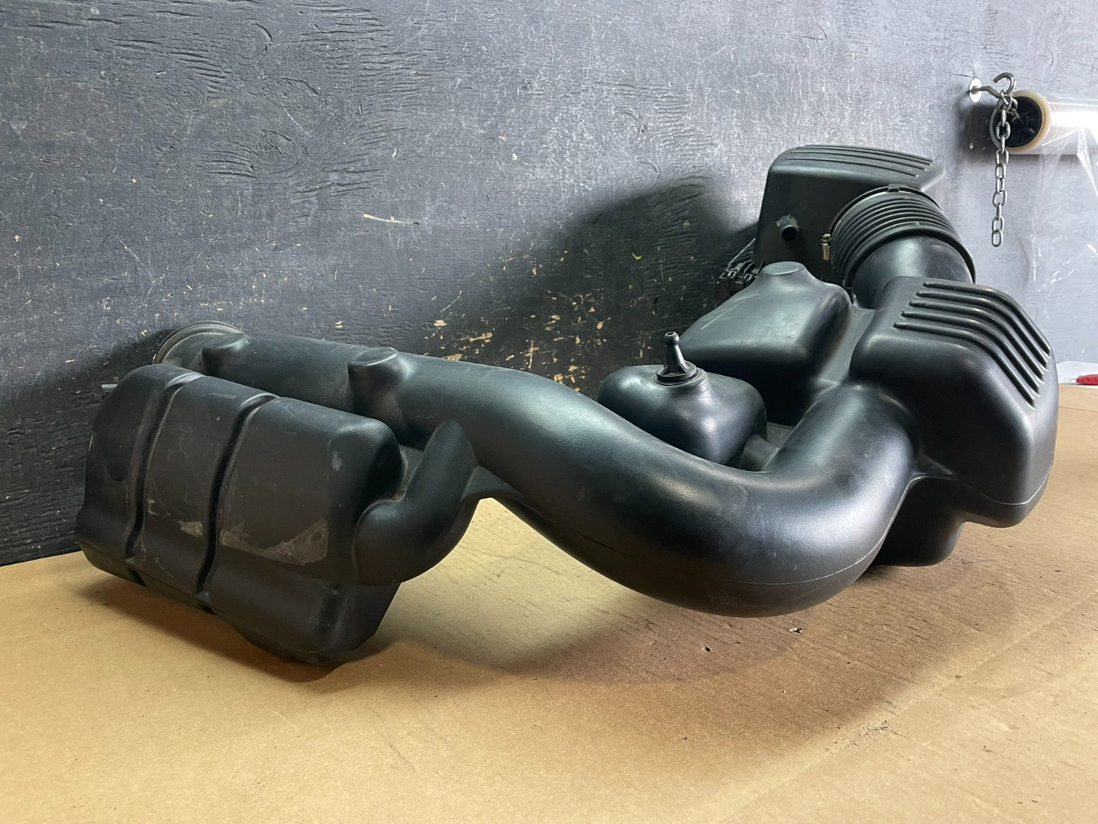 2011 - 2013 Dodge Durango 3.6L Resonator Air Intake Tube z8233 DG2