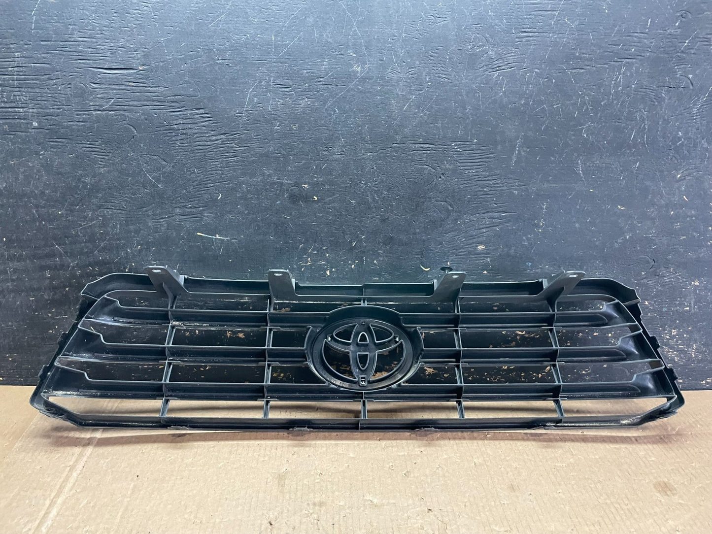 2008 to 2010 Toyota Highlander Front Upper Grille Grill With Emblem OE ab3180 DG5