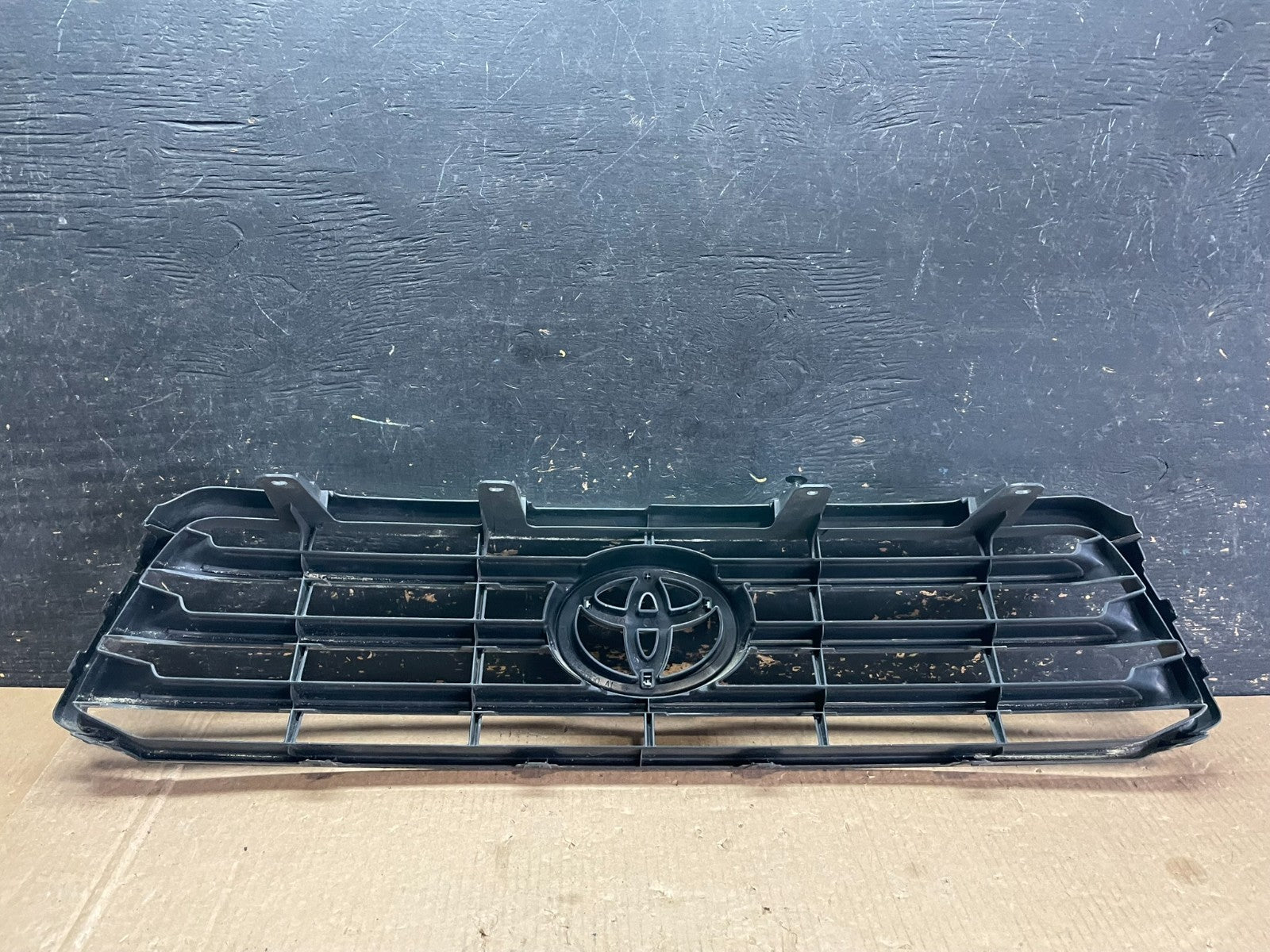 2008 to 2010 Toyota Highlander Front Upper Grille Grill With Emblem OE ab3180 DG5