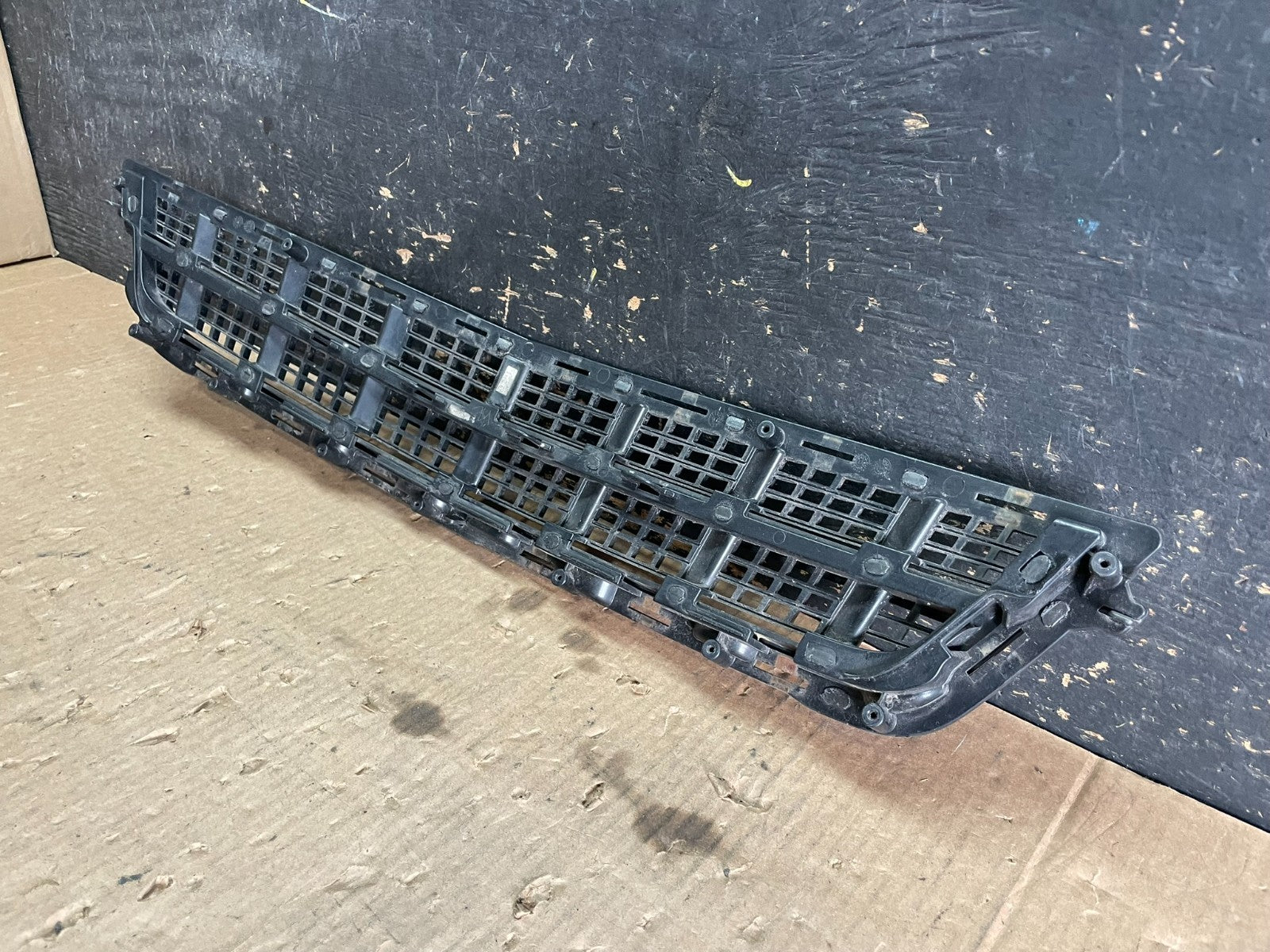 2013 to 2014 Cadillac ATS Front Lower Grille Grill OEM Z3206 DG5