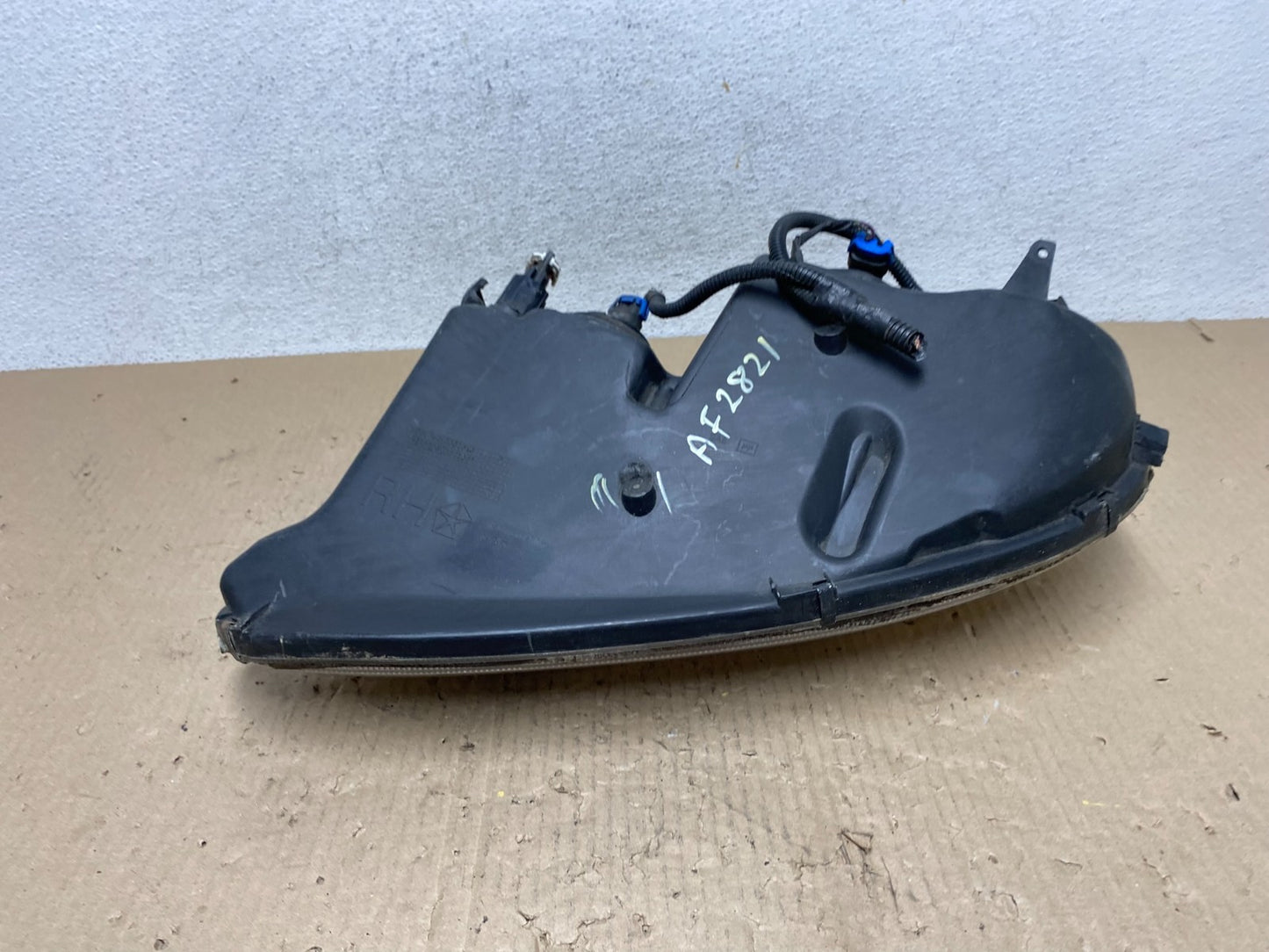 1998 -2004 Chrysler Concorde Right Passenger RH Halogen Headlight af2821 DG7