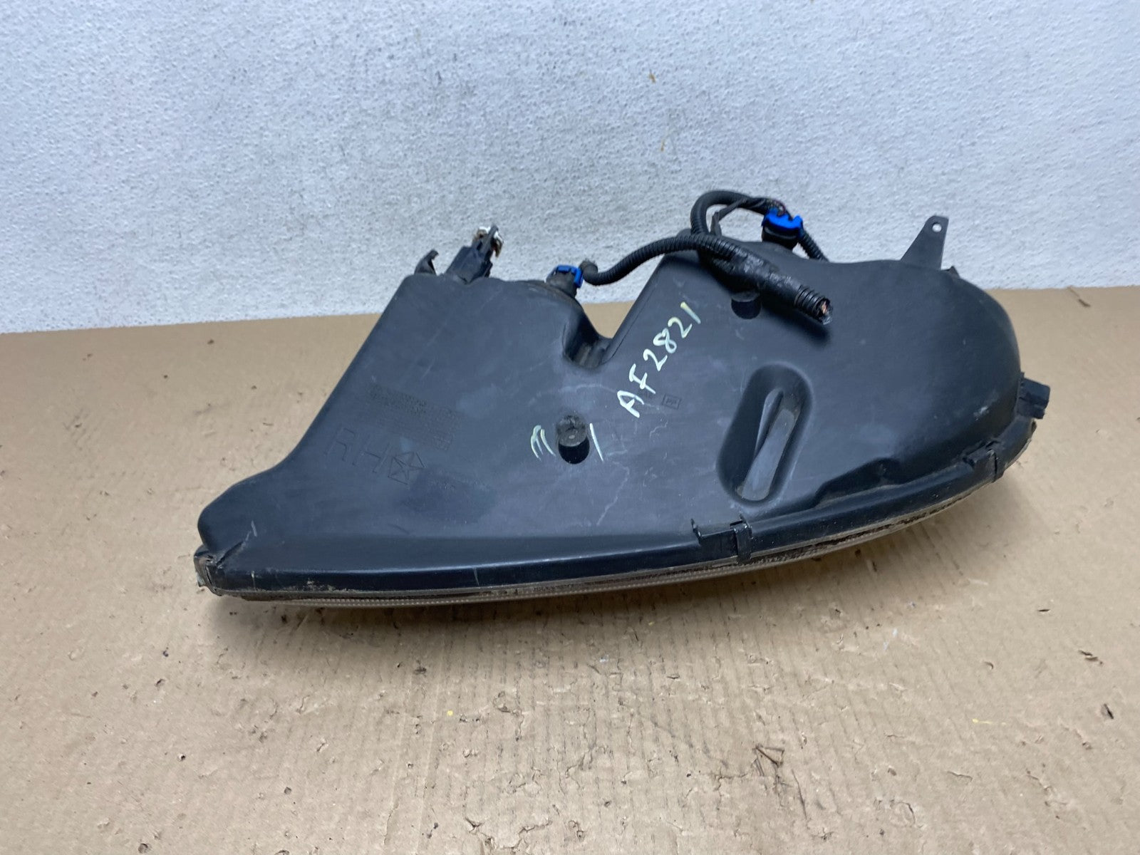 1998 -2004 Chrysler Concorde Right Passenger RH Halogen Headlight af2821 DG7