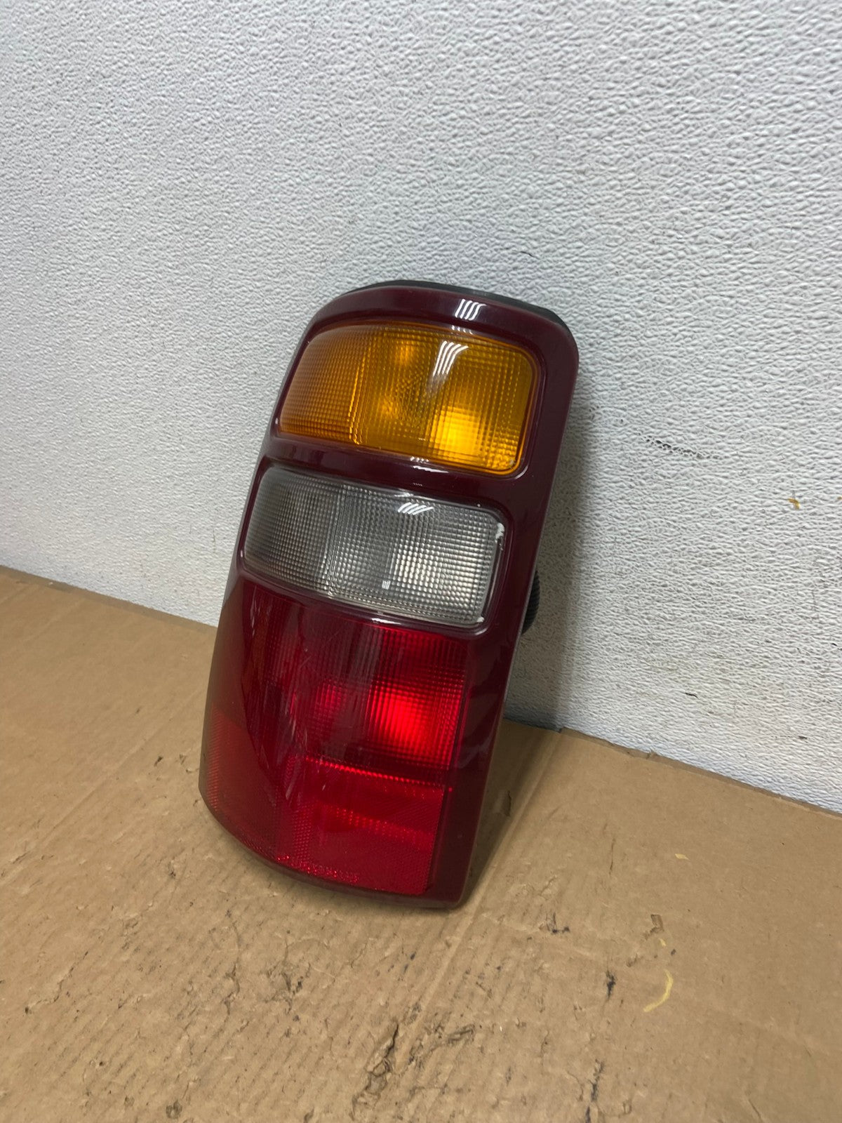 2000 - 2006 Chevrolet Suburban Tahoe Yukon Left Driver LH Tail Light AD1147 LK1