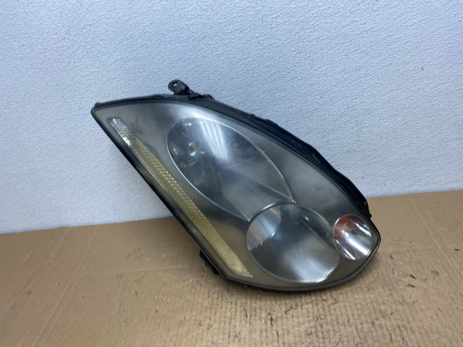 2003 - 2005 Infiniti G35 Coupe Headlight Right Passenger OEM Xenon HID AC4032 DW0