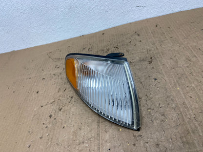 1996 to 1998 Mazda MPV Front Passenger Right Side Turn Signal AC0086 DG1
