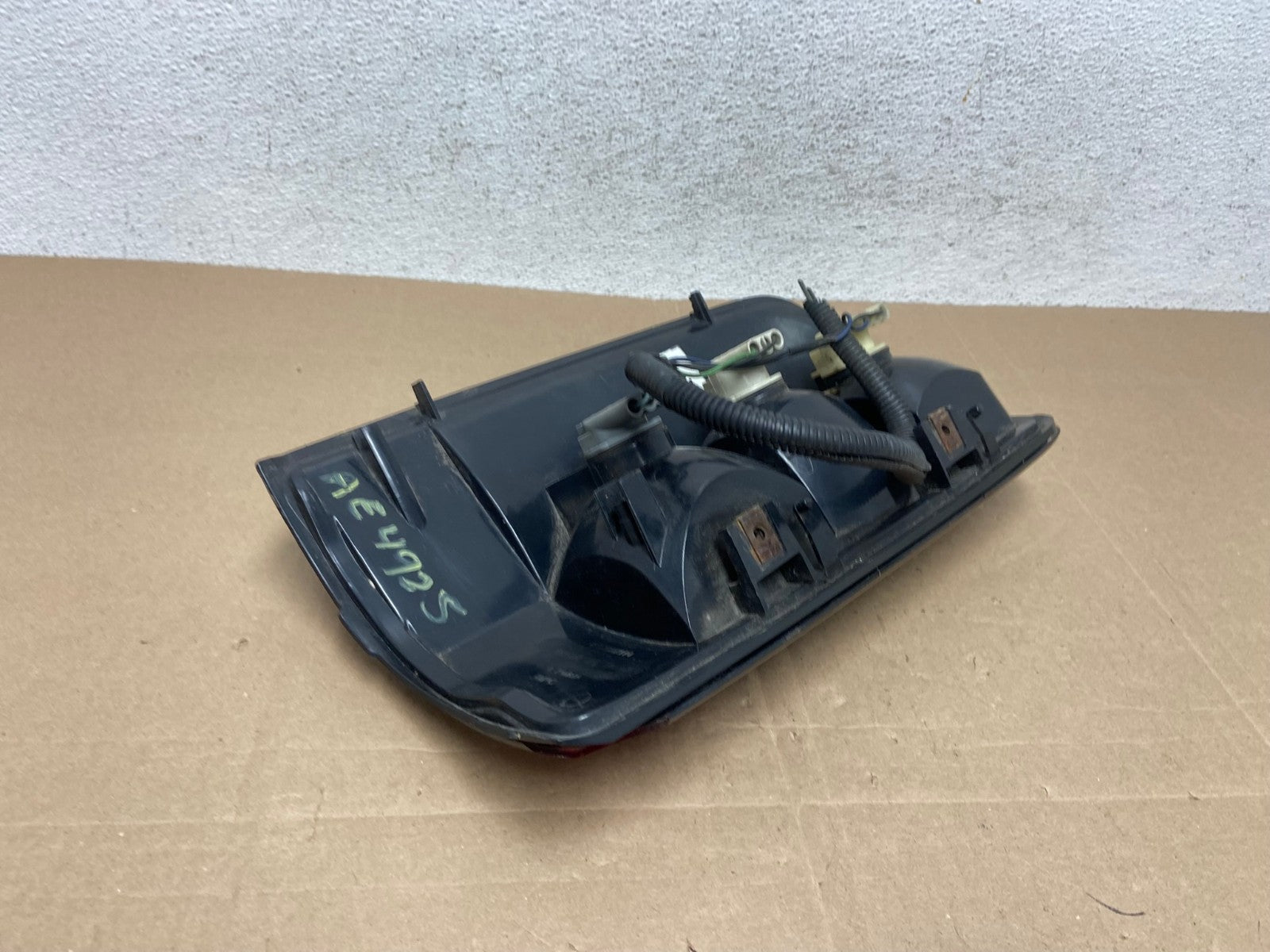 2000 - 2006 Chevrolet Suburban Tahoe Yukon Right Passenger Tail Light AE4925 LK6
