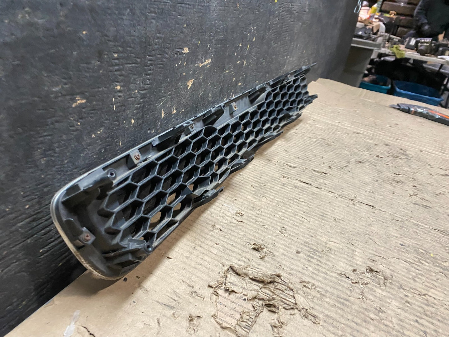 2010 to 2011 Kia Soul Upper Front Upper Engine Radiator Grill Grille V4407 DG5