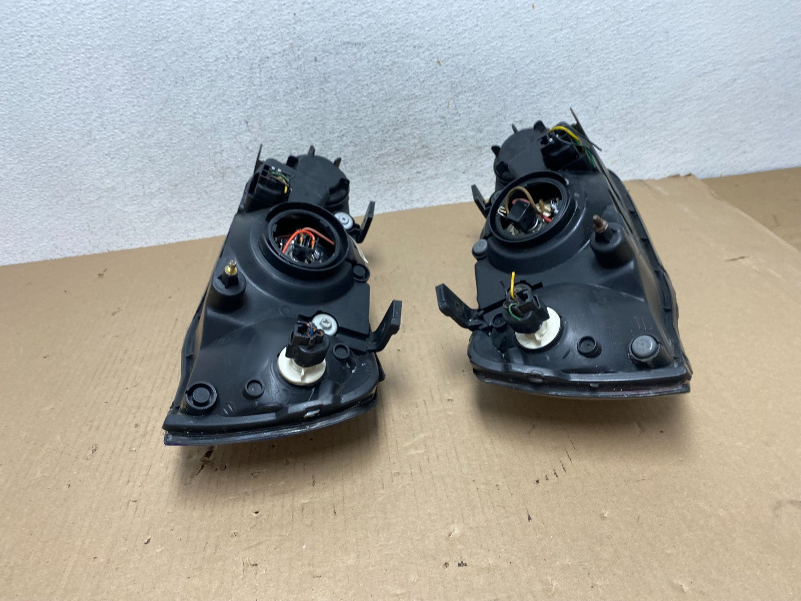 2001 2002 2003 Hyundai Elantra Left+Right Side Set Halogen Headlights AE7256 DW8