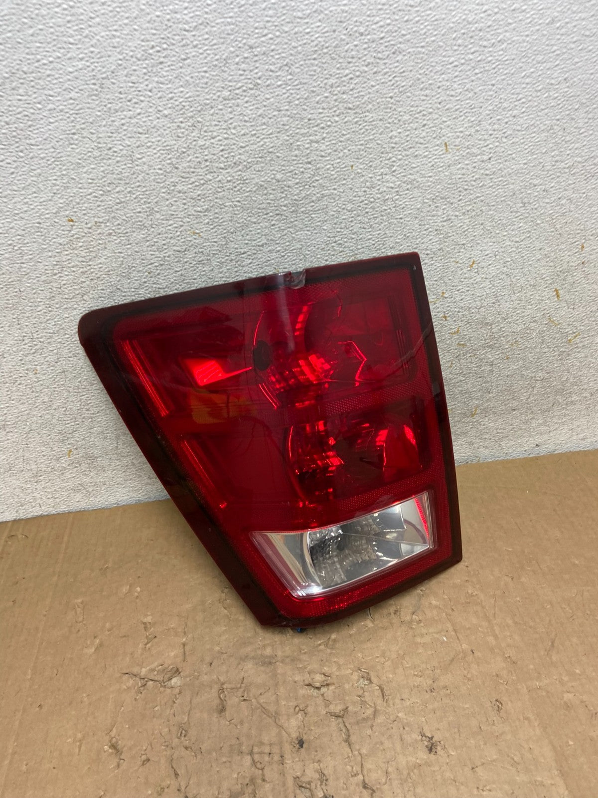 2005 to 2006 Jeep Grand Cherokee Left Driver Side Lh Tail Light AI9284 LK2