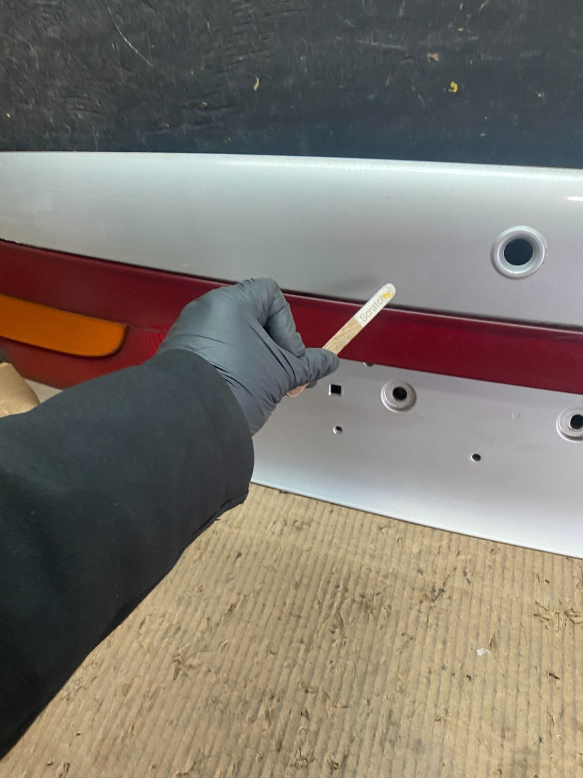 2000-2002 Saturn SL2 Sedan Center Tail Light Lid Trunk Rear Panel  V6799 DG3