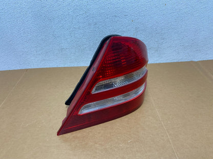 2005-2007 Mercedes-Benz C 230 - W203 C-Class Right Passenger Tail Light AD88922