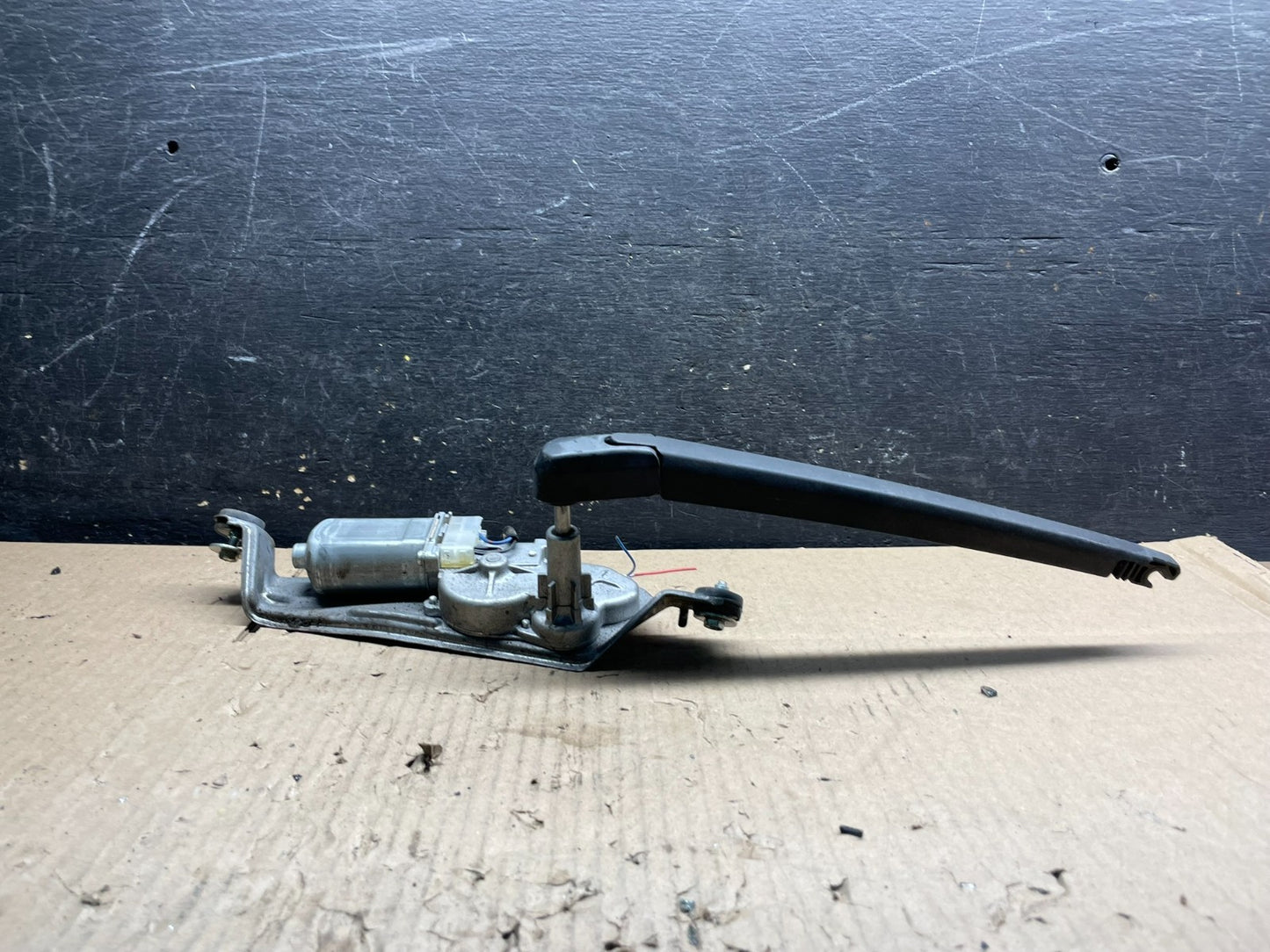 2007 to 2015 Mazda CX-9 CX9 Windshield Rear Wiper Motor V8818 DG3