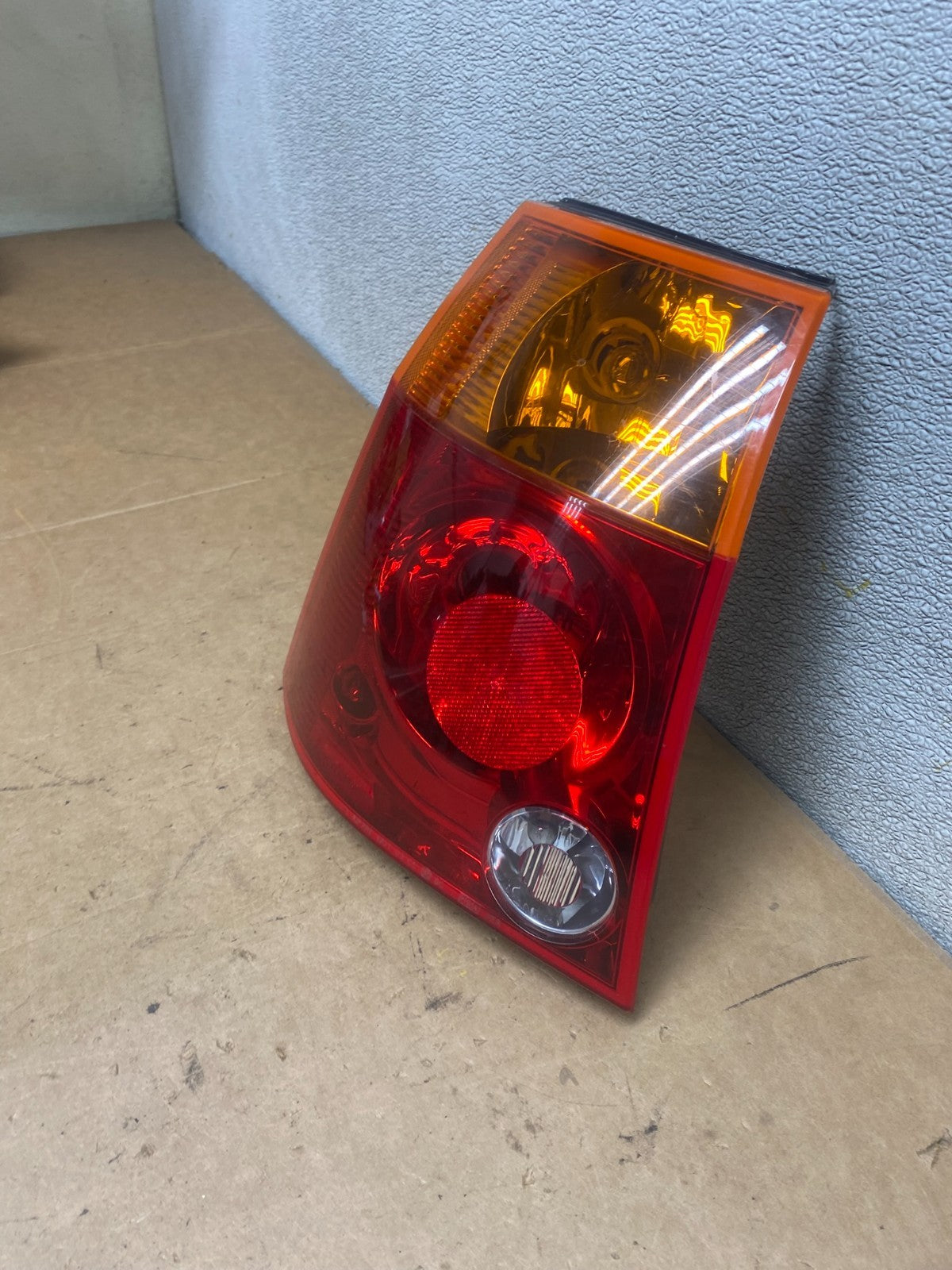 2004 2005 2006 Chrysler Pacifica Left Driver LH Tail Light Oem X5239 DW1