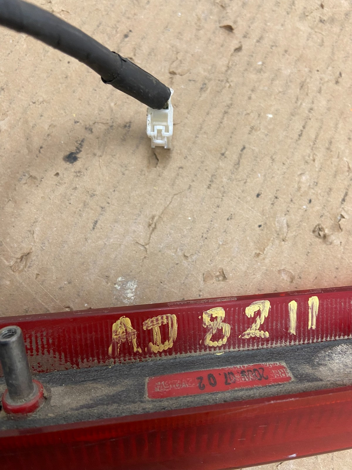 2005 to 2011 Hyundai Accent Trunk Lid Hatch 3rd Brake Light AD8211 DG5