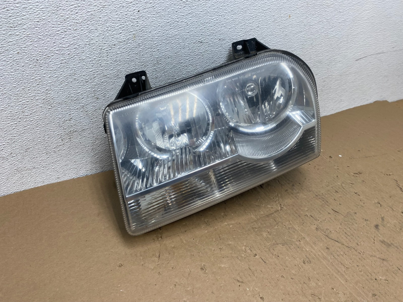 2005 2006 2007 Chrysler 300 Left Driver LH Halogen Headlight AD8073 DW2