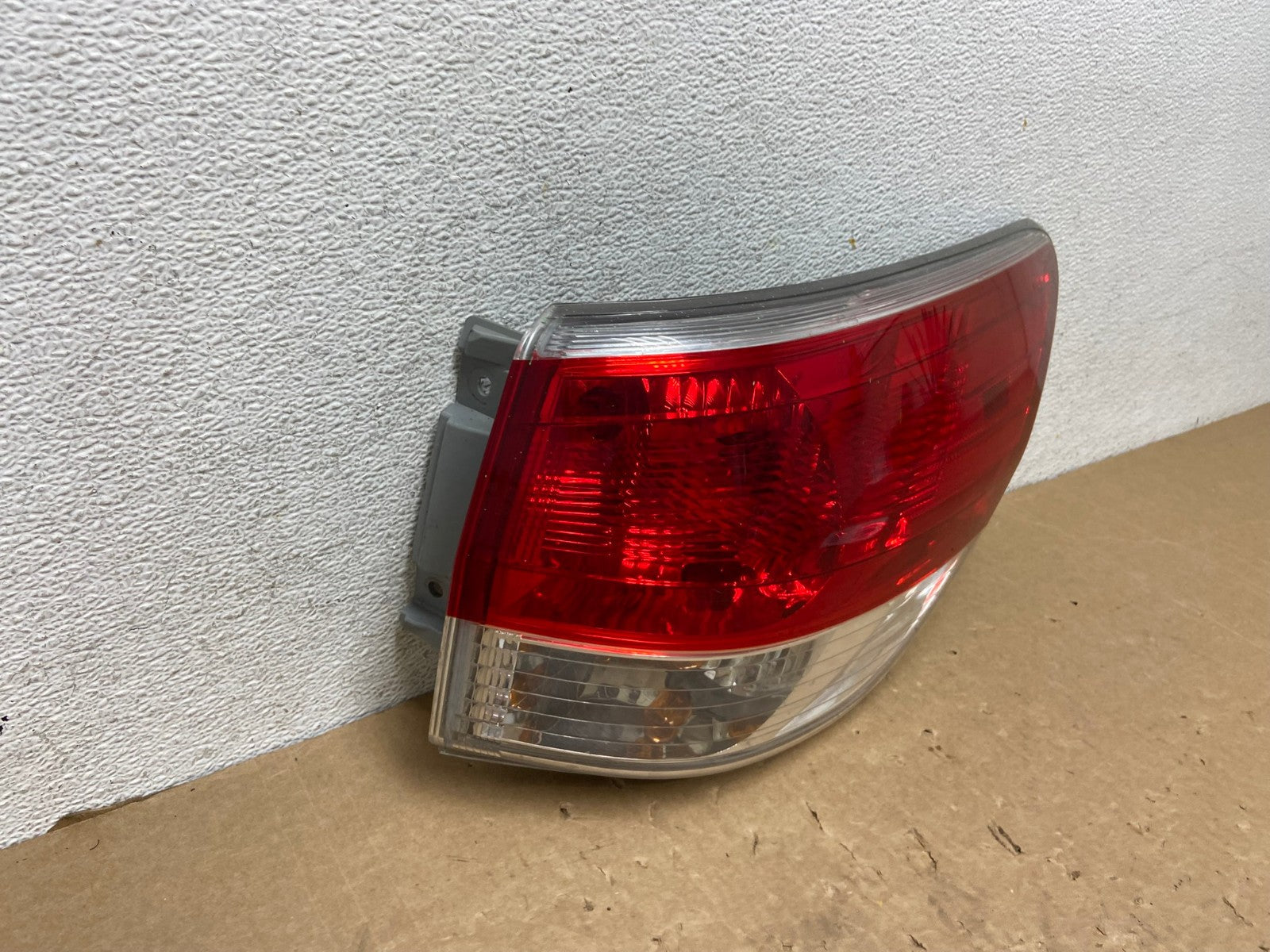 2013 to 2016 Nissan Pathfinder Passenger Right Side Tail Light AG1158 LK2