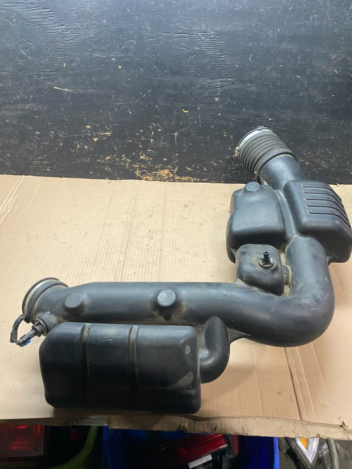 2011 - 2013 Dodge Durango 3.6L Resonator Air Intake Tube OEM V9751 DG3