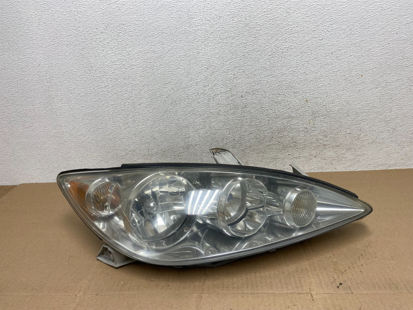 2005 to 2006 Toyota Camry Right Passenger RH Halogen Headlight AE6659 DW0