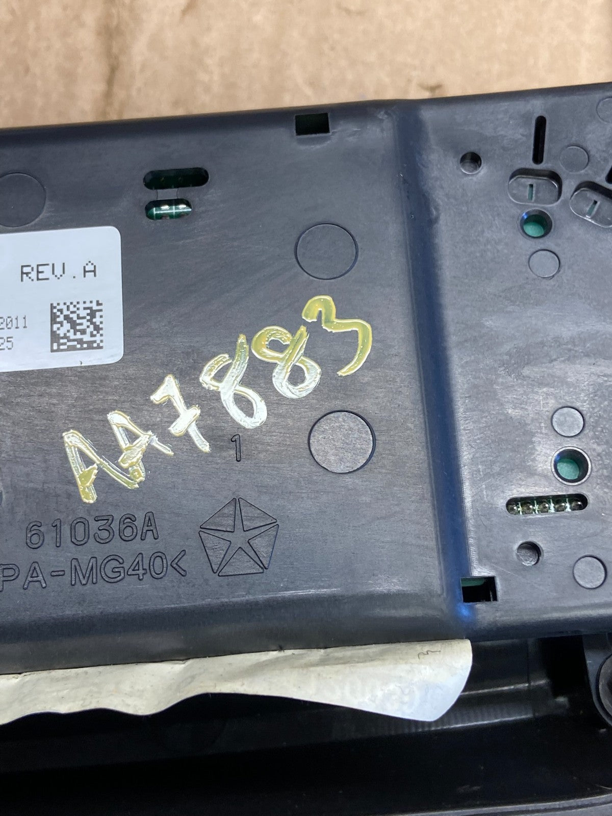 2011 to 2017 Jeep Compass Dash Climate Temperature Control Radio Bezel AA7883 DG6