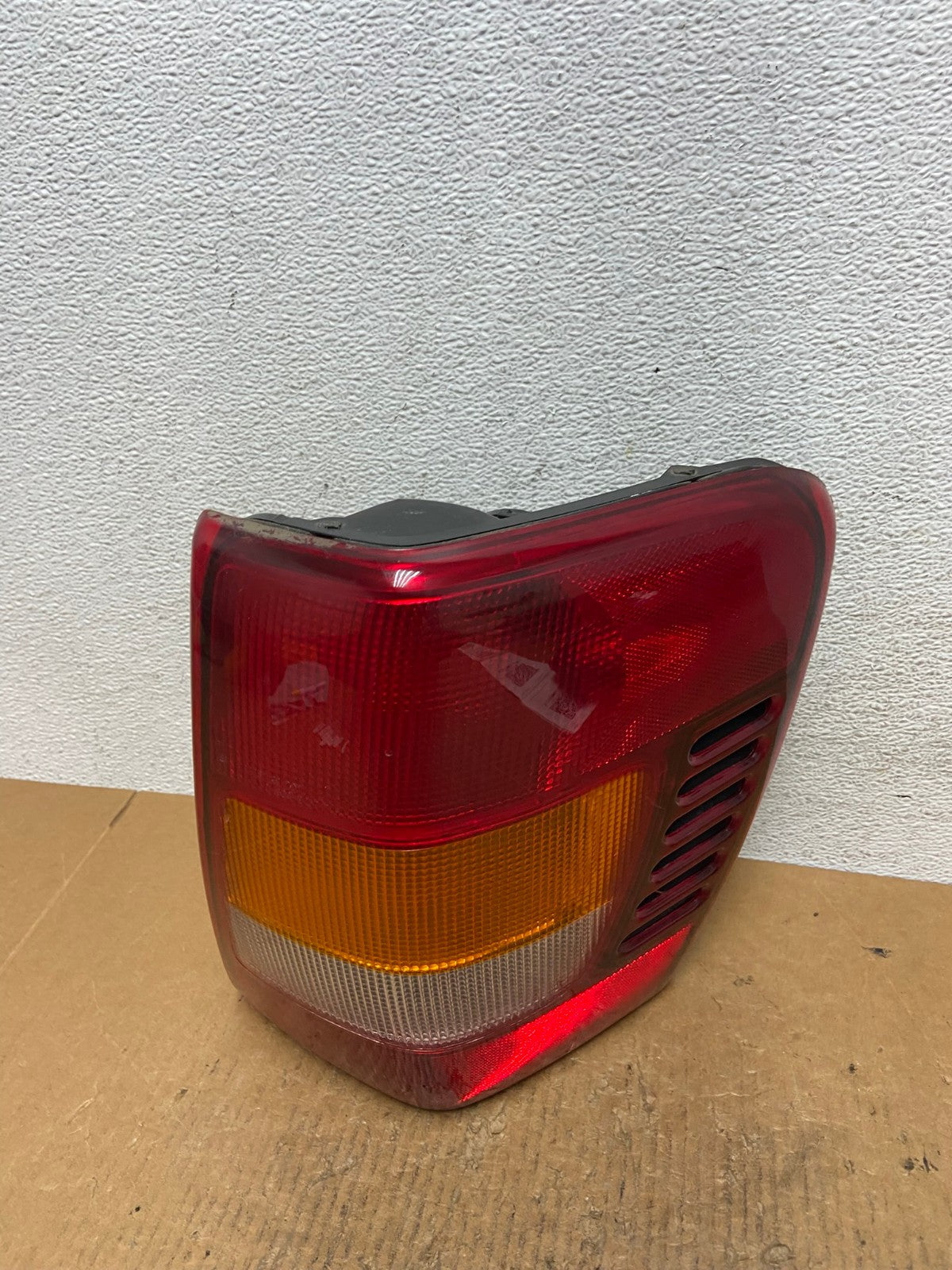 1999-2004 Jeep Grand Cherokee WJ Right Passenger Rh Tail Light DEPO AE2738 LK0