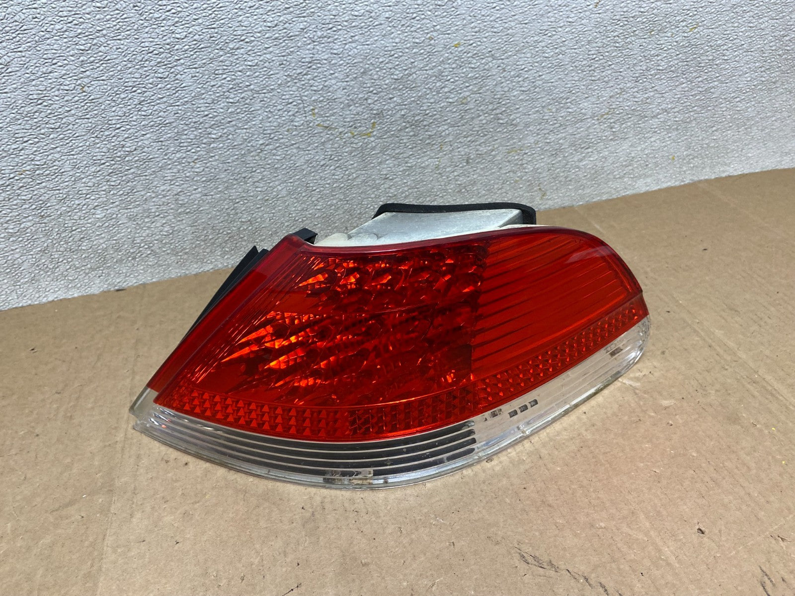 2002 to 2005 BMW 7-Series 745i 760i Right Passenger RH Side Tail Light Oem W85170