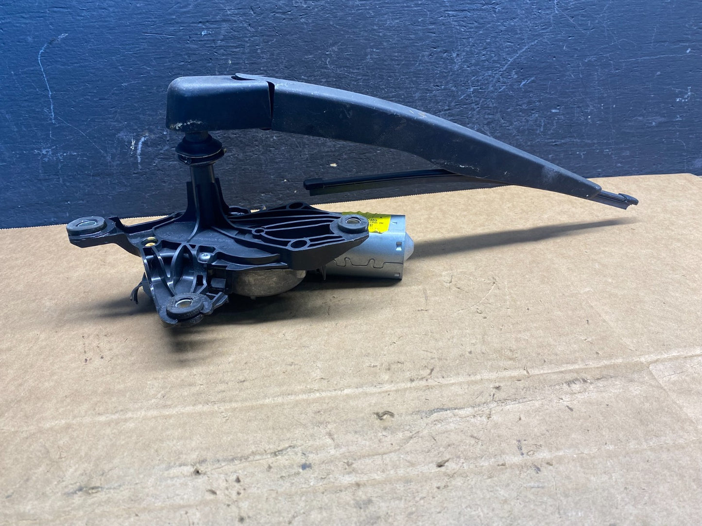 2011 to 2019 Ford Explorer Rear Windshield Wiper Motor AD7409 DG1