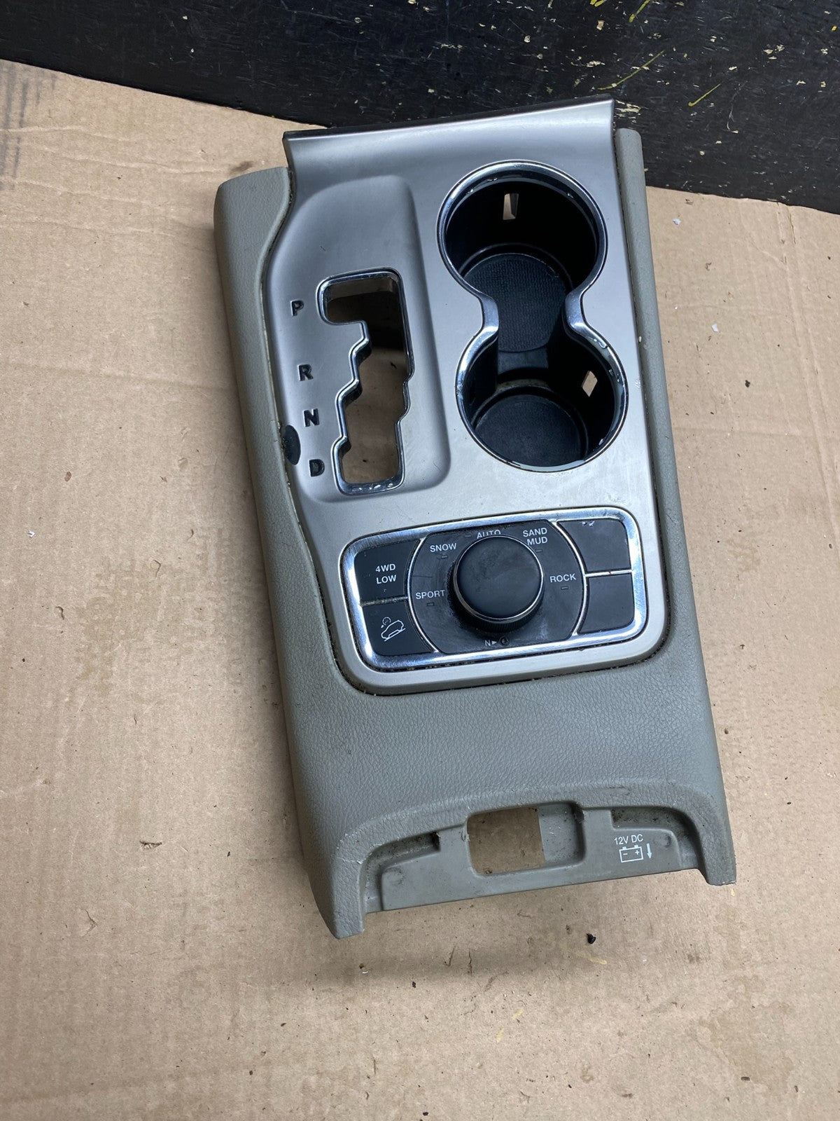 2011 to 2013 Jeep Grand Cherokee Center Console Shifter Cup Holder Z0057 DG0