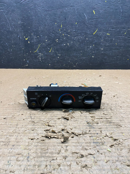2001 - 2007 GMC Chevrolet Express 1500 Climate Control A/C S9149 DG0