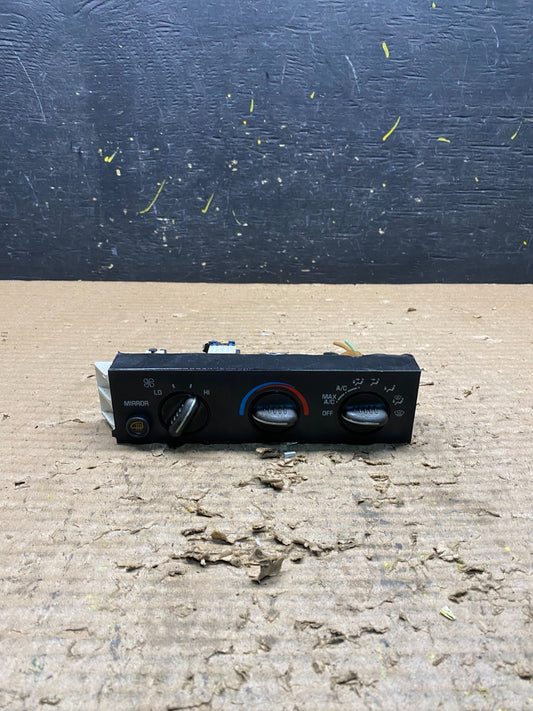 2001 - 2007 GMC Chevrolet Express 1500 Climate Control A/C S9149 DG0
