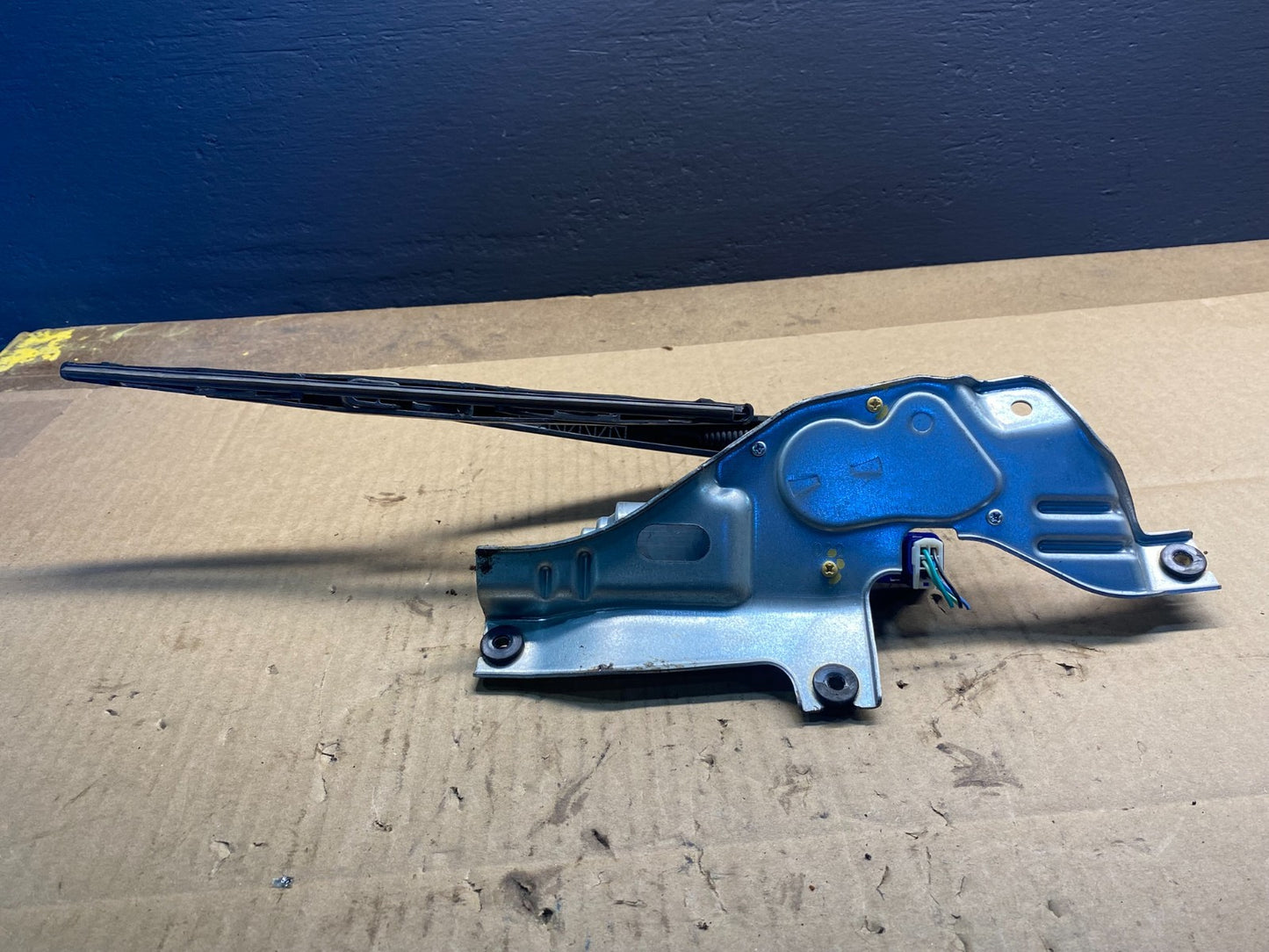 2009 to 2013 Subaru Forester Rear Windshield Washer Wiper Motor AB41235